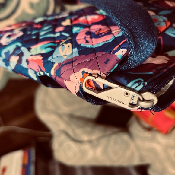 Floral Quilted Crossbody Bag - Picture 8 of 9